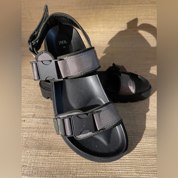 Flat strapped platform Sandals from Zara. - Picture 2 of 4